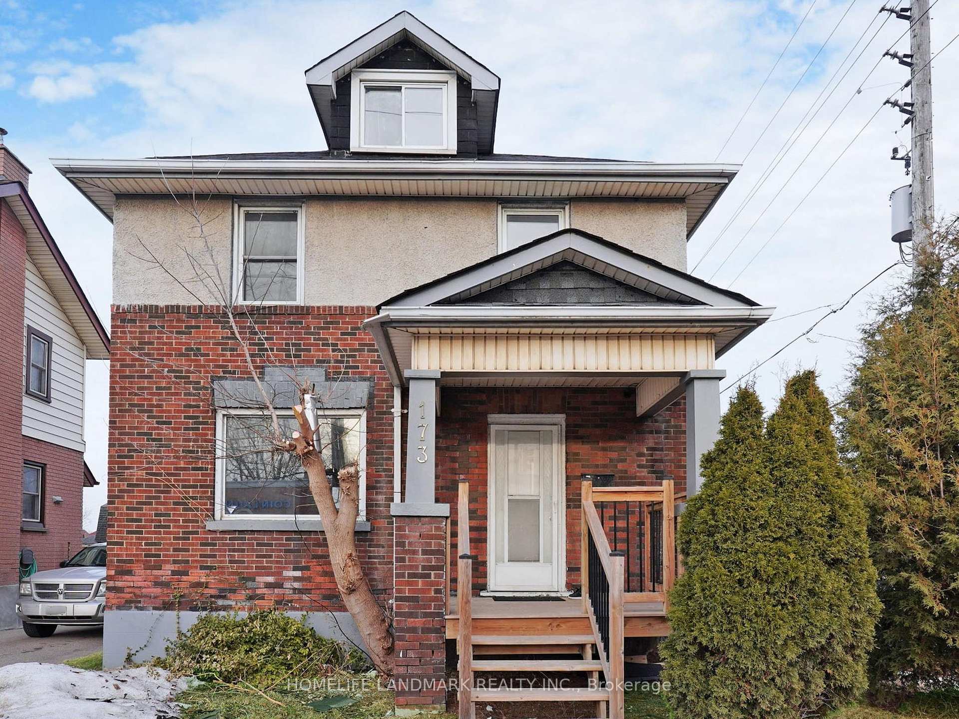 Front of 173 Ritson Road S