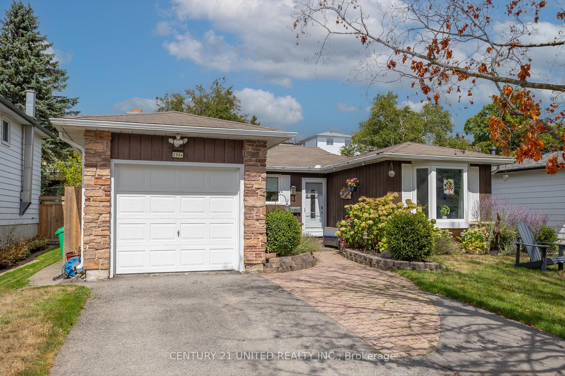 Photo 2 of 2594 Farmcrest Avenue, Peterborough, Ashburnham Ward 4 — HOMEH