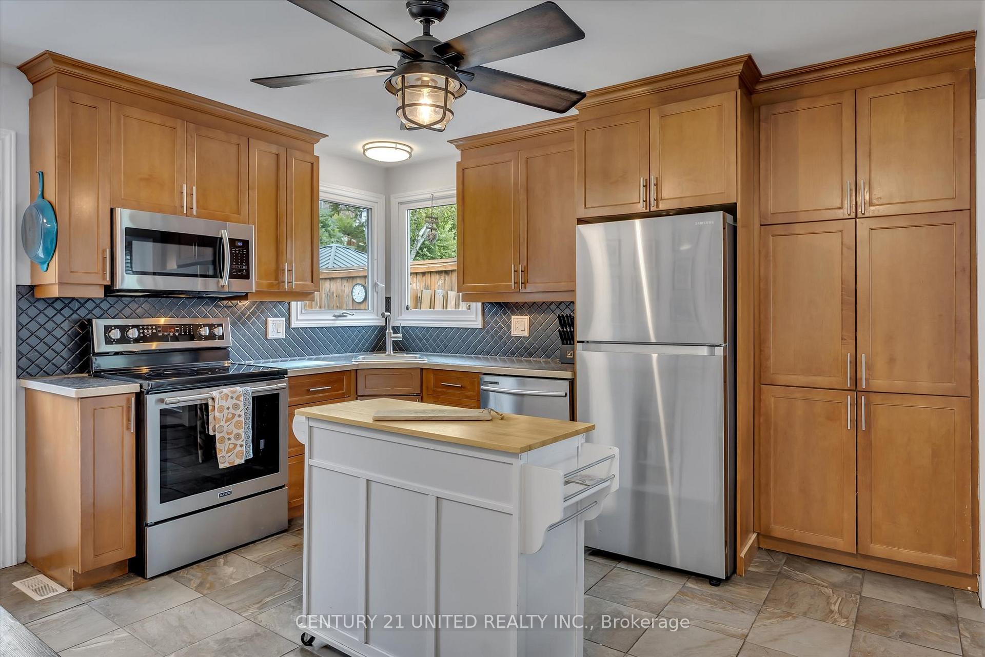 Photo 3 of 2594 Farmcrest Avenue, Peterborough, Ashburnham Ward 4 — HOMEH