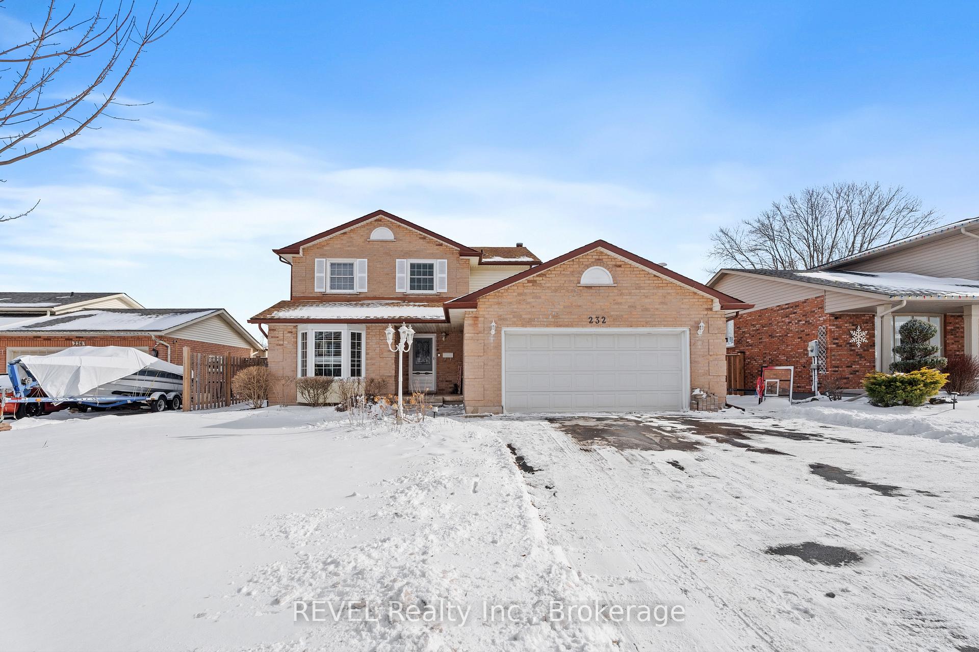 Photo 2 of 232 Gadsby Avenue, Welland, N. Welland — HOMEH