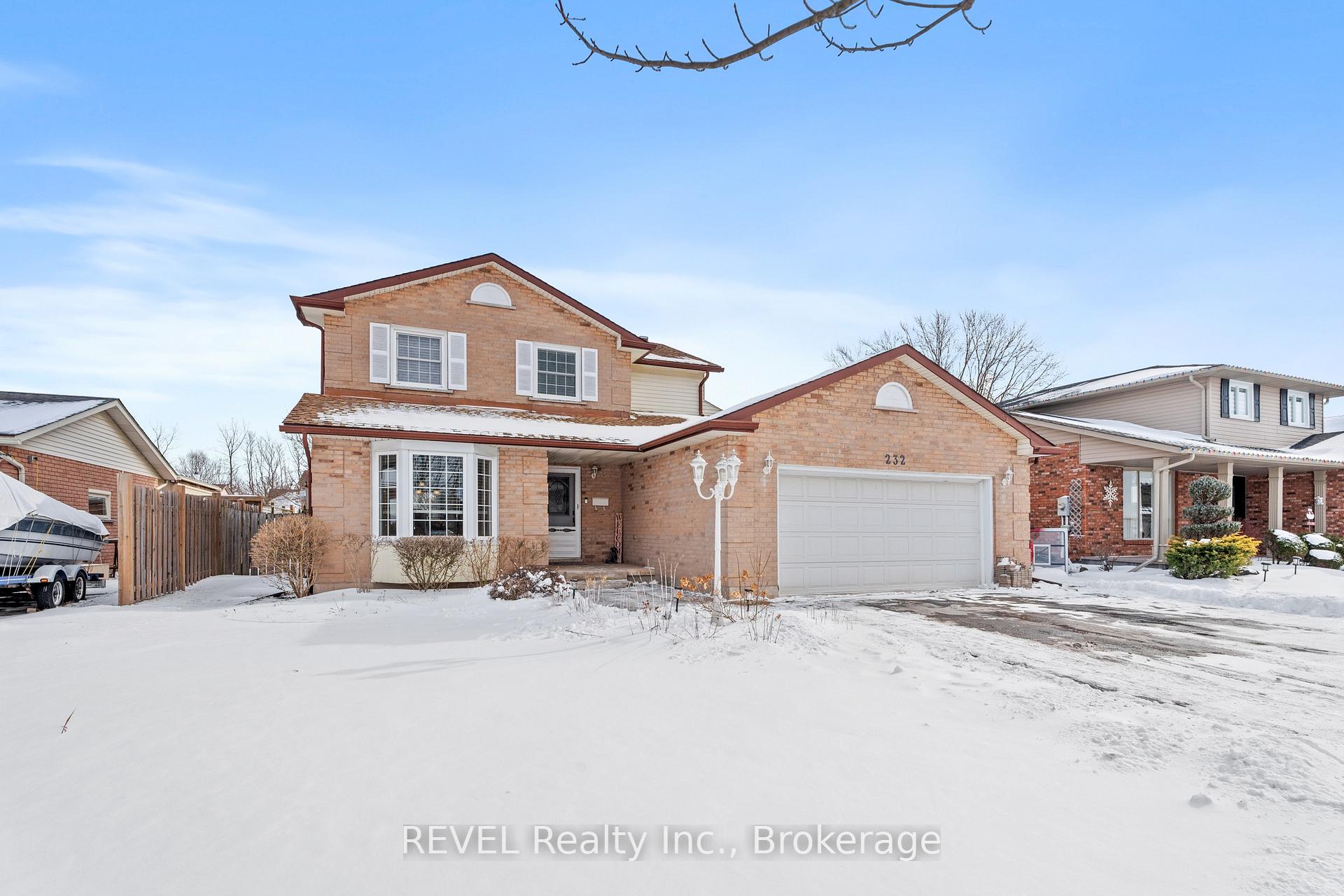 Photo 4 of 232 Gadsby Avenue, Welland, N. Welland — HOMEH