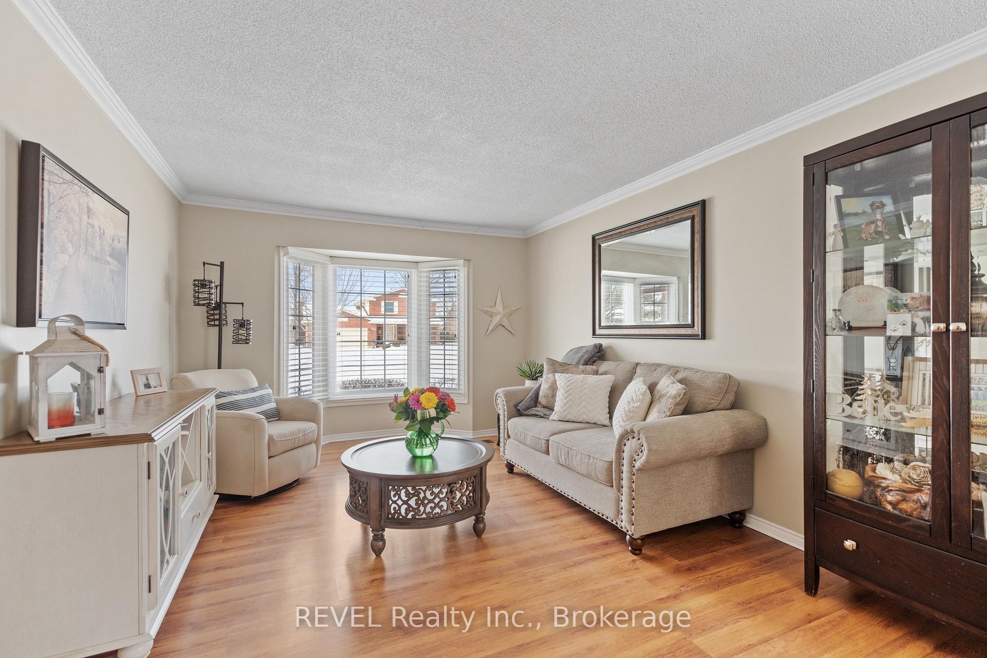 Photo 11 of 232 Gadsby Avenue, Welland, N. Welland — HOMEH