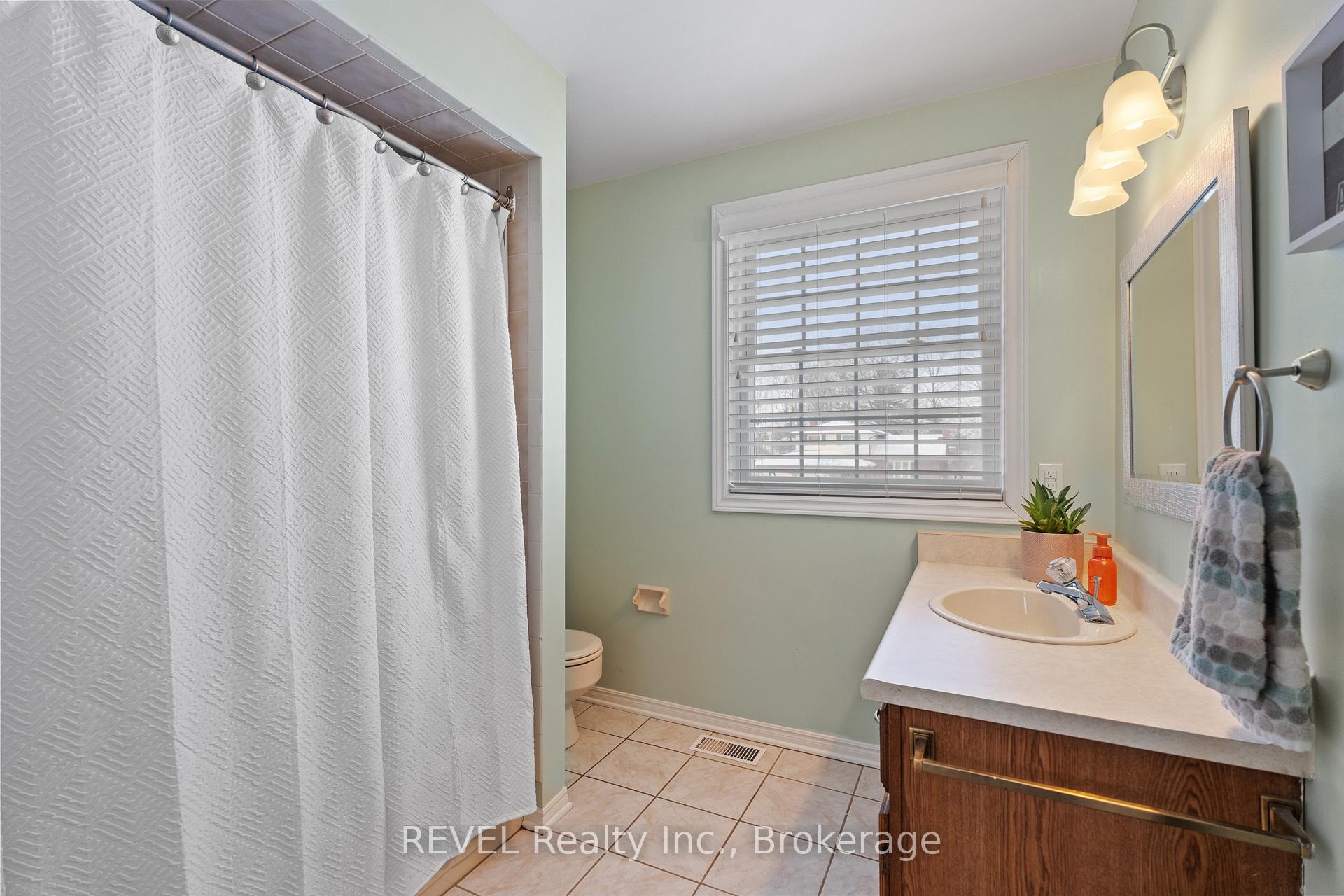Photo 25 of 232 Gadsby Avenue, Welland, N. Welland — HOMEH
