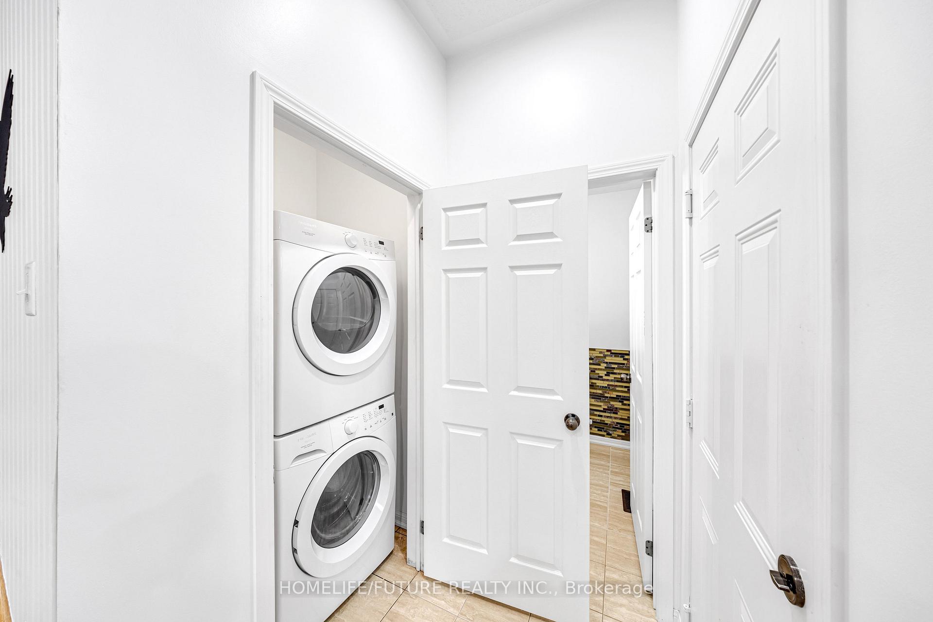 Photo 10 of 15 Heber Down Crescent, Whitby, Brooklin — HOMEH