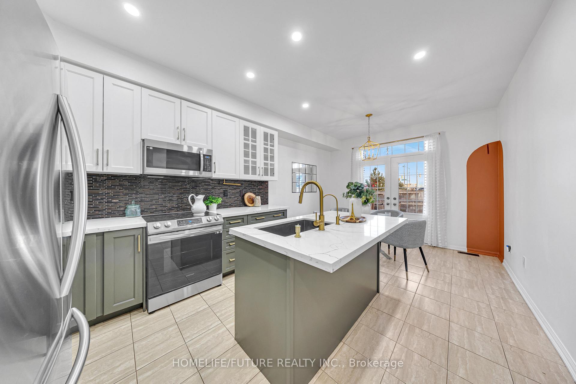 Photo 12 of 15 Heber Down Crescent, Whitby, Brooklin — HOMEH