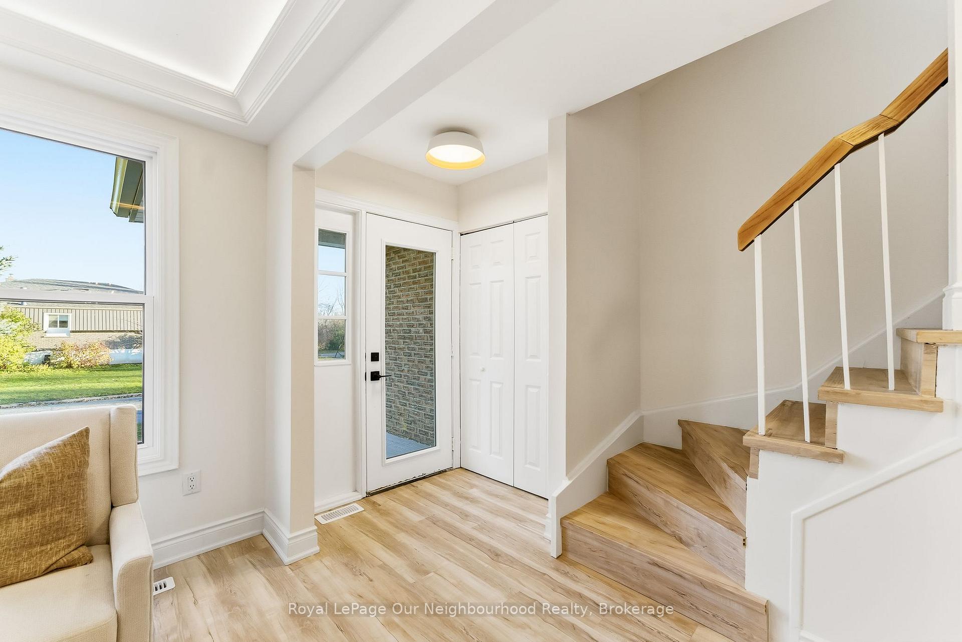 Photo 6 of 2552 Farmcrest Avenue, Peterborough, Ashburnham Ward 4 — HOMEH