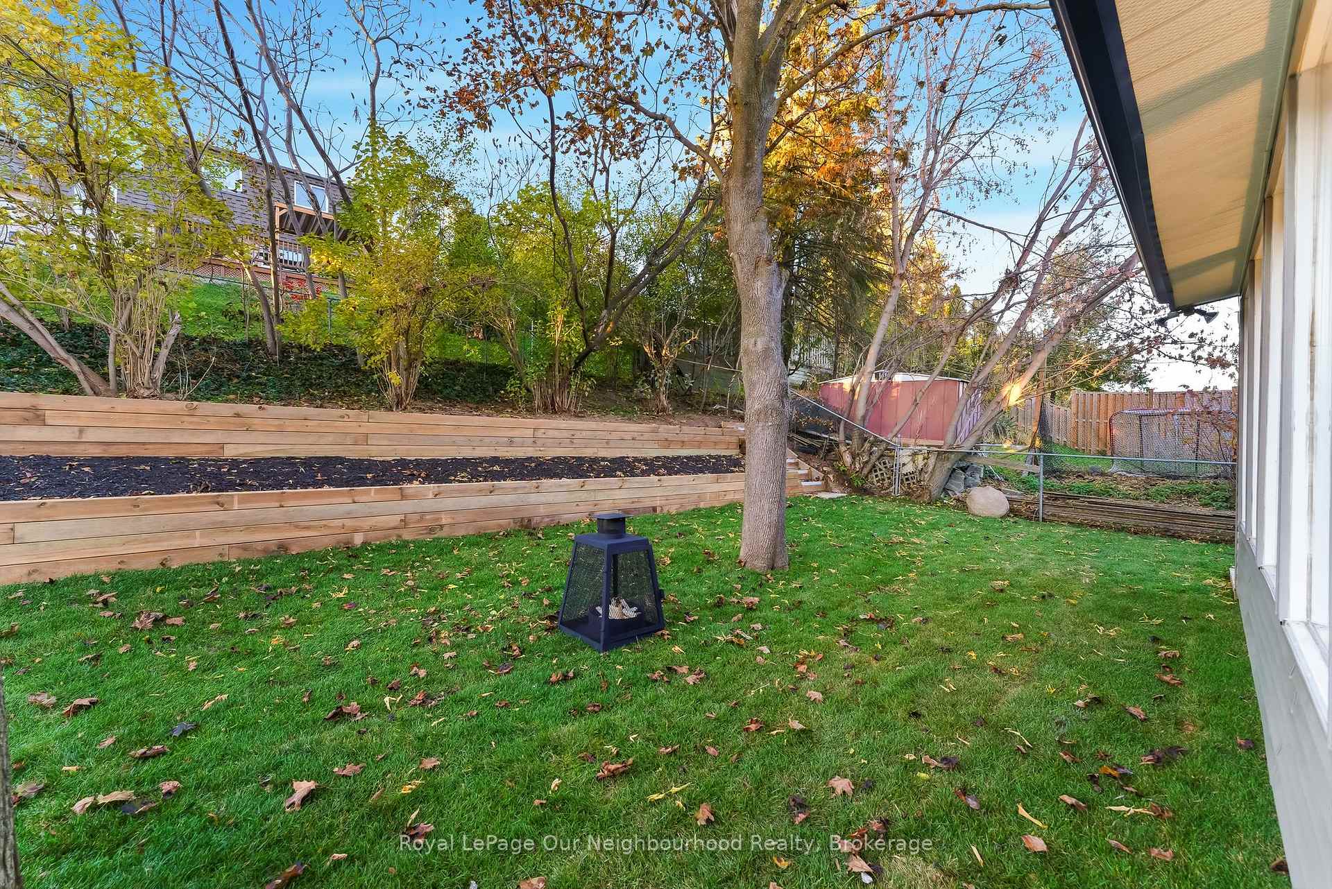 Photo 41 of 2552 Farmcrest Avenue, Peterborough, Ashburnham Ward 4 — HOMEH