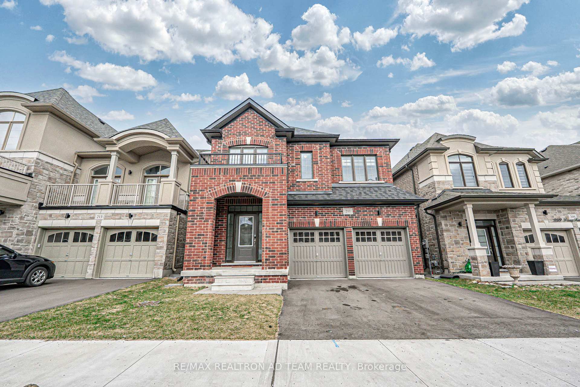 Photo 2 of 211 Doug Finney Street, Oshawa, Eastdale — HOMEH