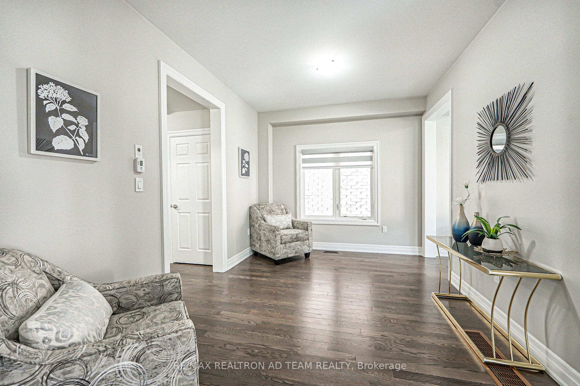 Photo 5 of 211 Doug Finney Street, Oshawa, Eastdale — HOMEH