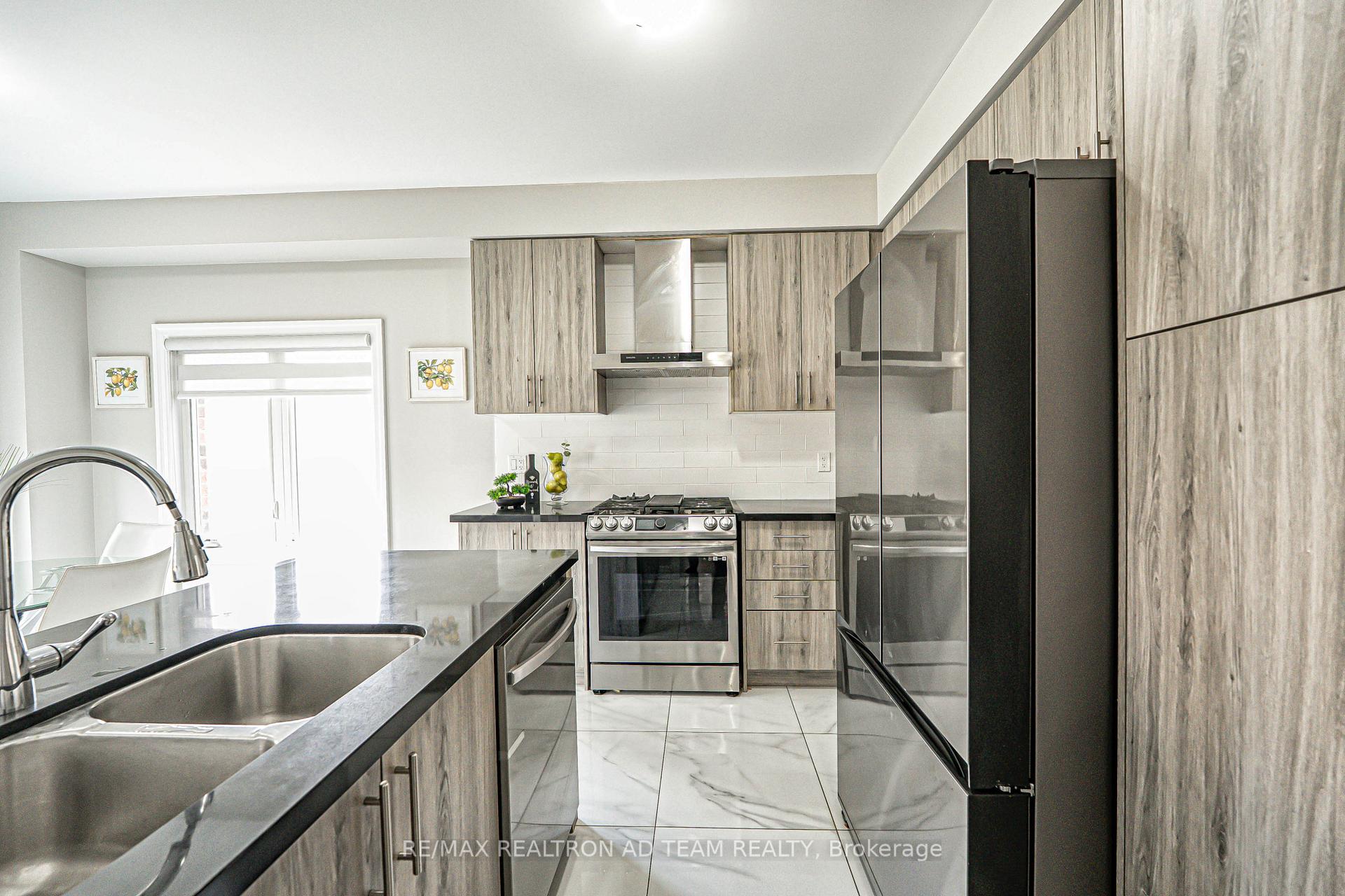 Photo 15 of 211 Doug Finney Street, Oshawa, Eastdale — HOMEH