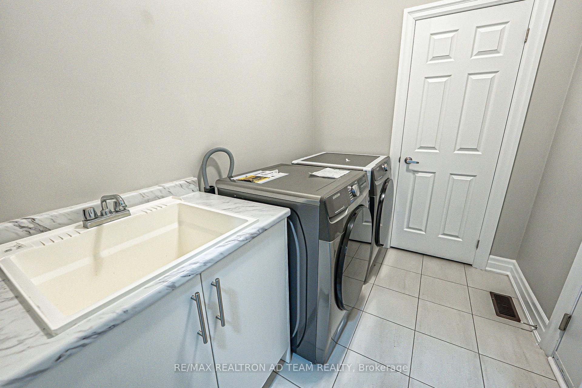 Photo 16 of 211 Doug Finney Street, Oshawa, Eastdale — HOMEH