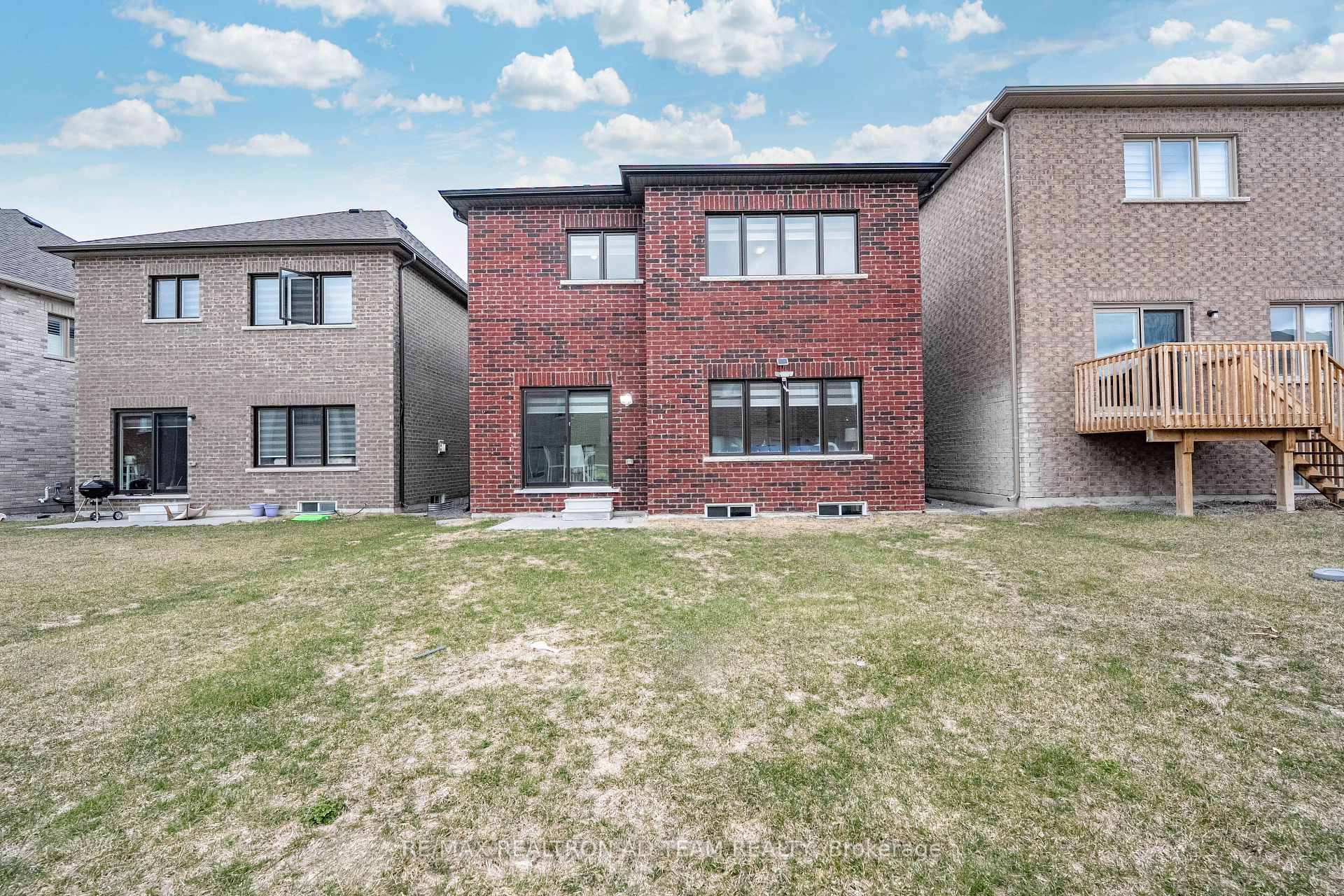 Photo 30 of 211 Doug Finney Street, Oshawa, Eastdale — HOMEH
