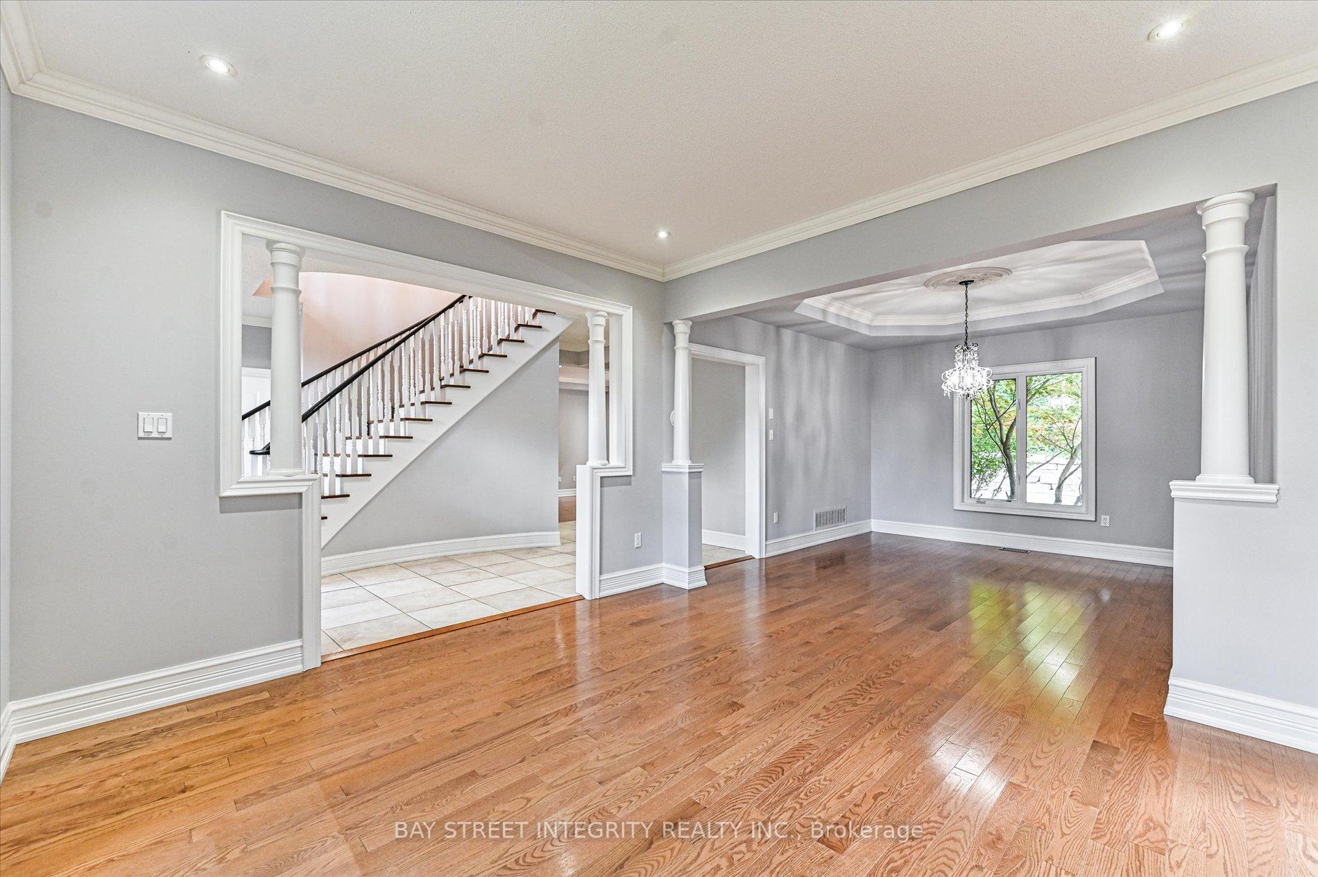 Photo 2 of 71 Nevada Crescent, Vaughan, Rural Vaughan — HOMEH