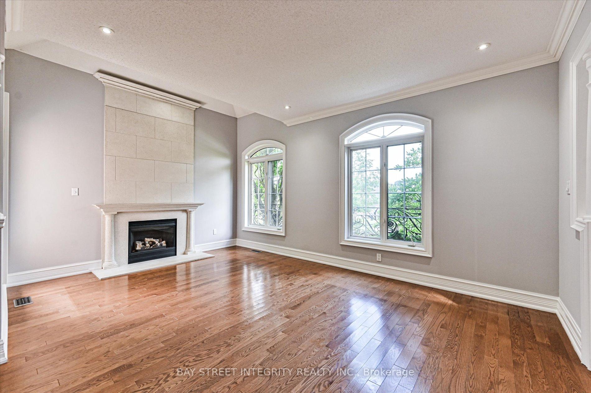 Photo 3 of 71 Nevada Crescent, Vaughan, Rural Vaughan — HOMEH