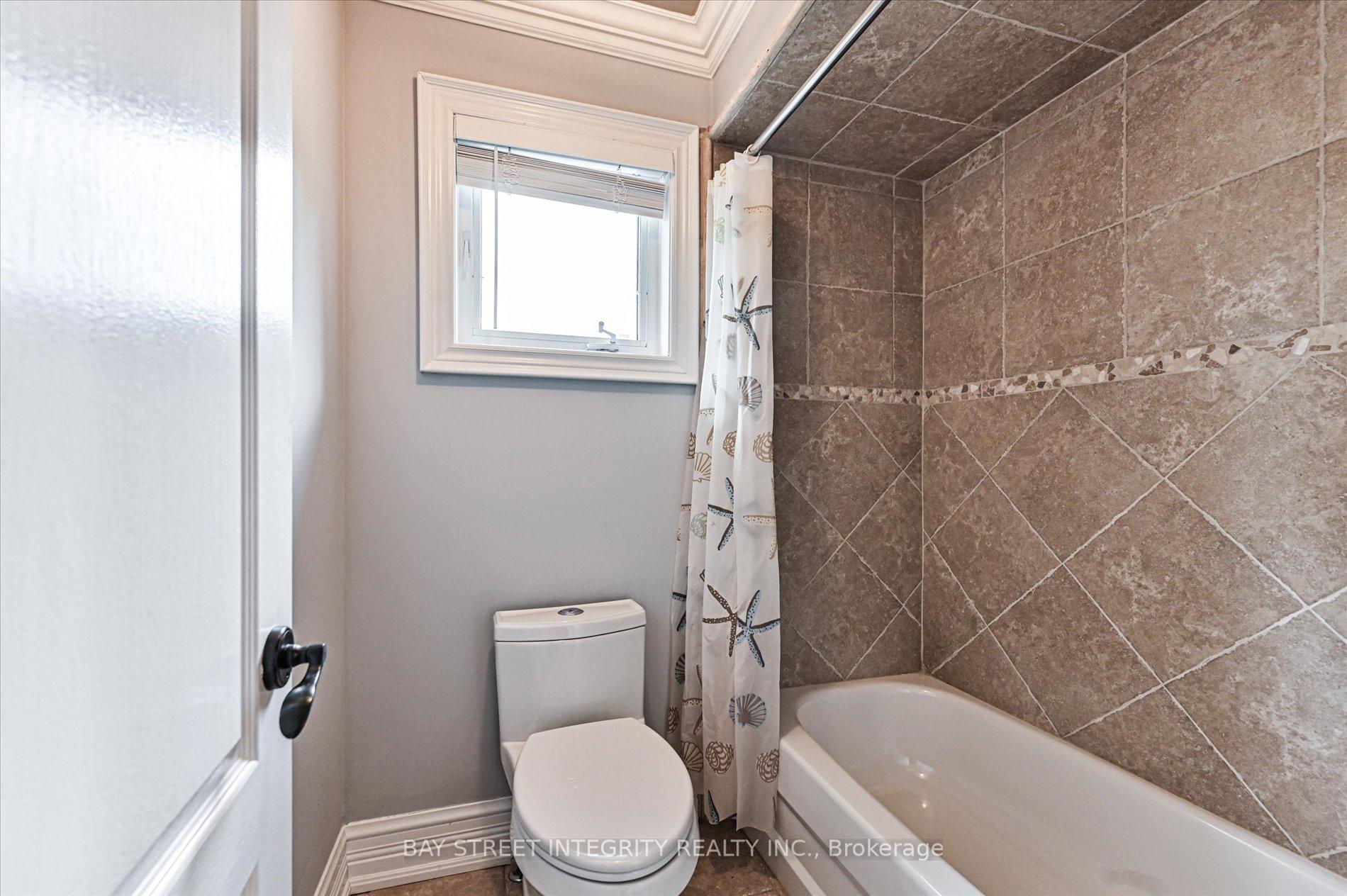 Photo 32 of 71 Nevada Crescent, Vaughan, Rural Vaughan — HOMEH