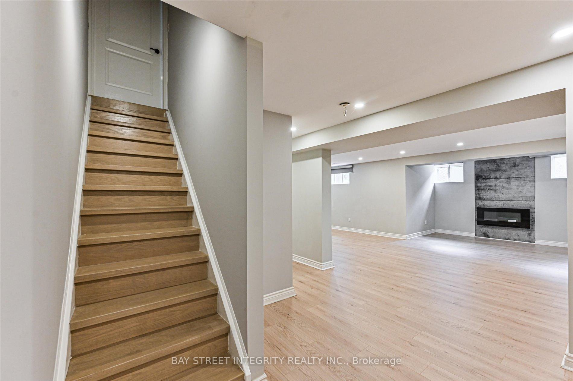 Photo 33 of 71 Nevada Crescent, Vaughan, Rural Vaughan — HOMEH