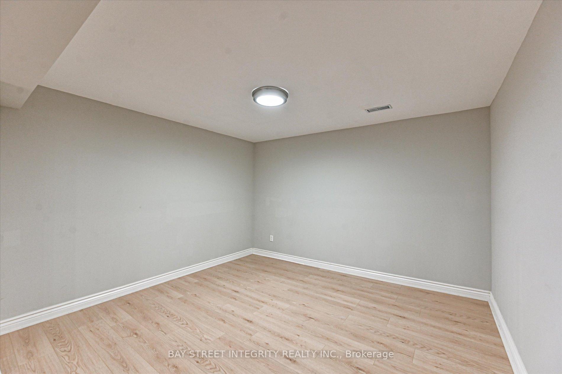 Photo 39 of 71 Nevada Crescent, Vaughan, Rural Vaughan — HOMEH