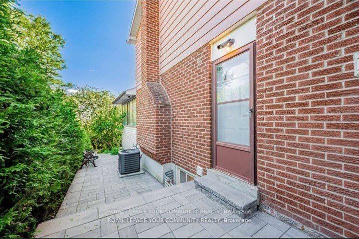 Front of Unit Unit #1, 14 Innis Crescent