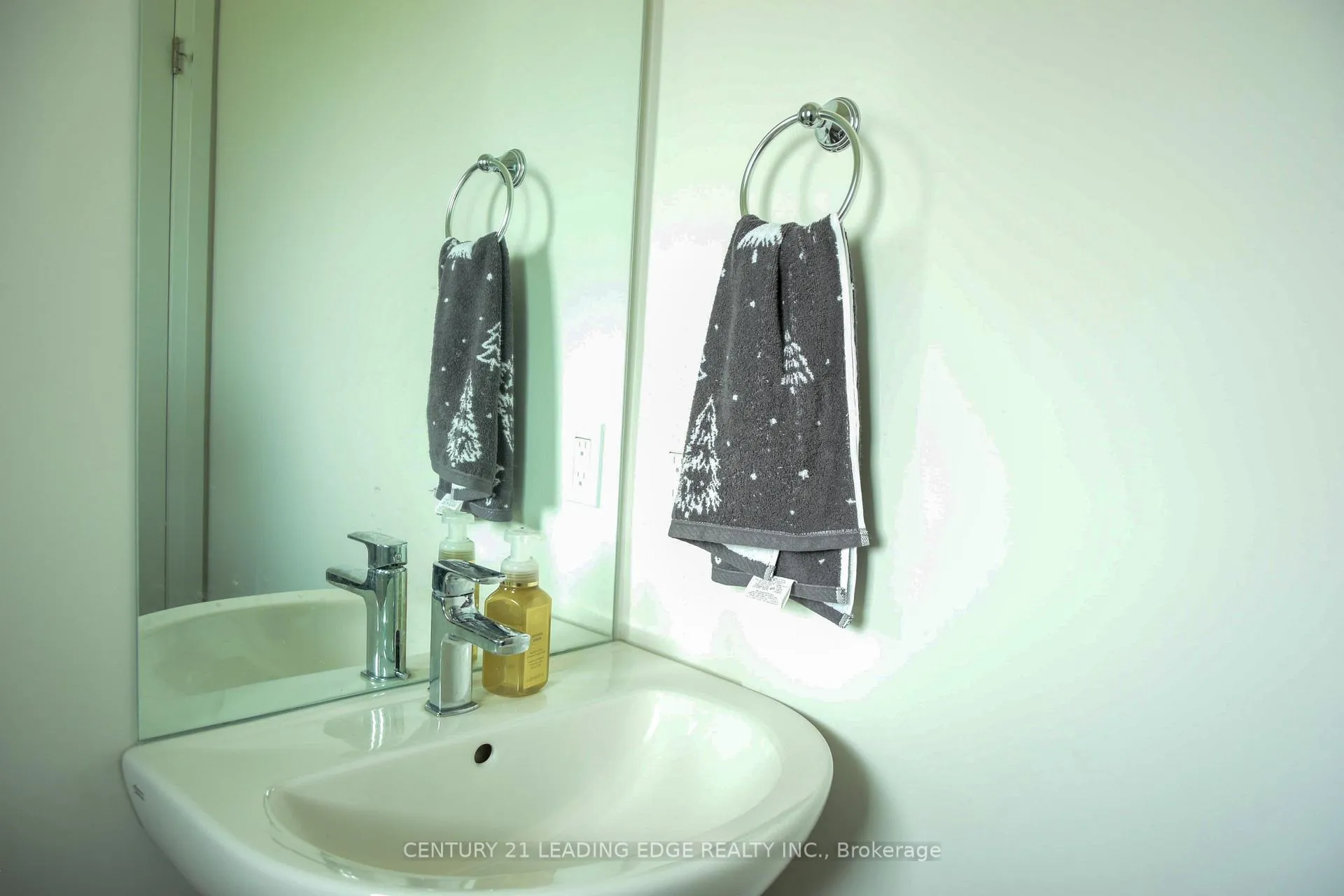 Photo 13 of Unit Upper, 118 2nd Street, Brockton — HOMEH