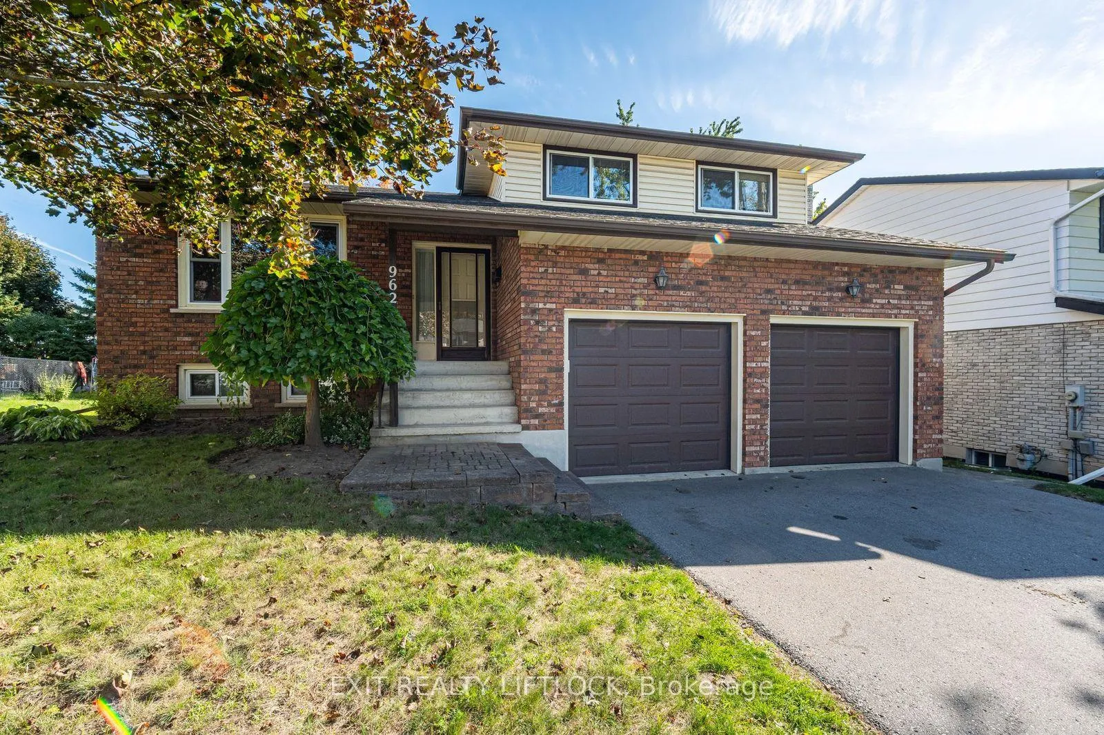 Front of 962 Golfview Road