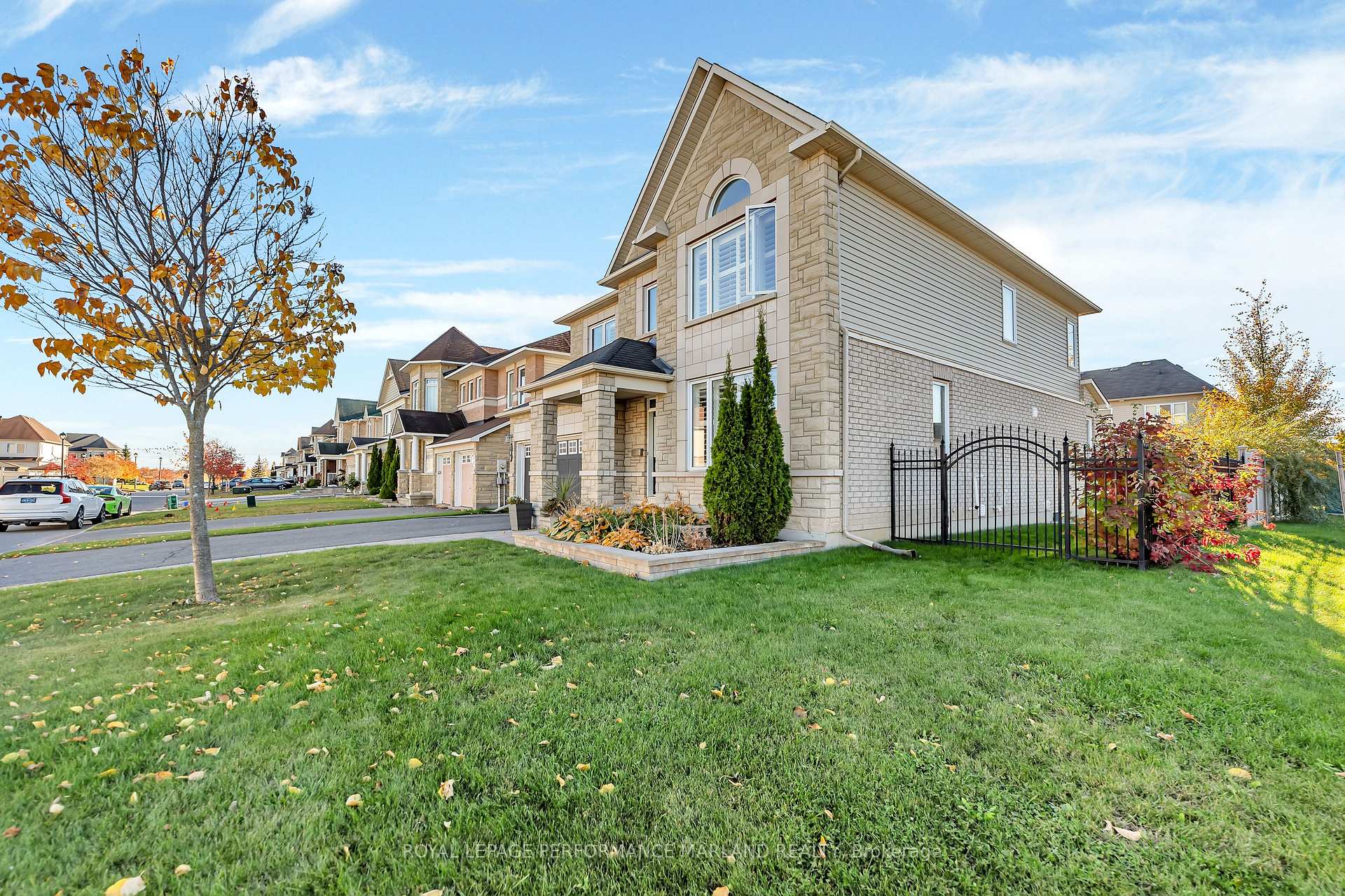 Photo 2 of 700 Beaudelaire Drive, Ottawa, Avalon East — HOMEH