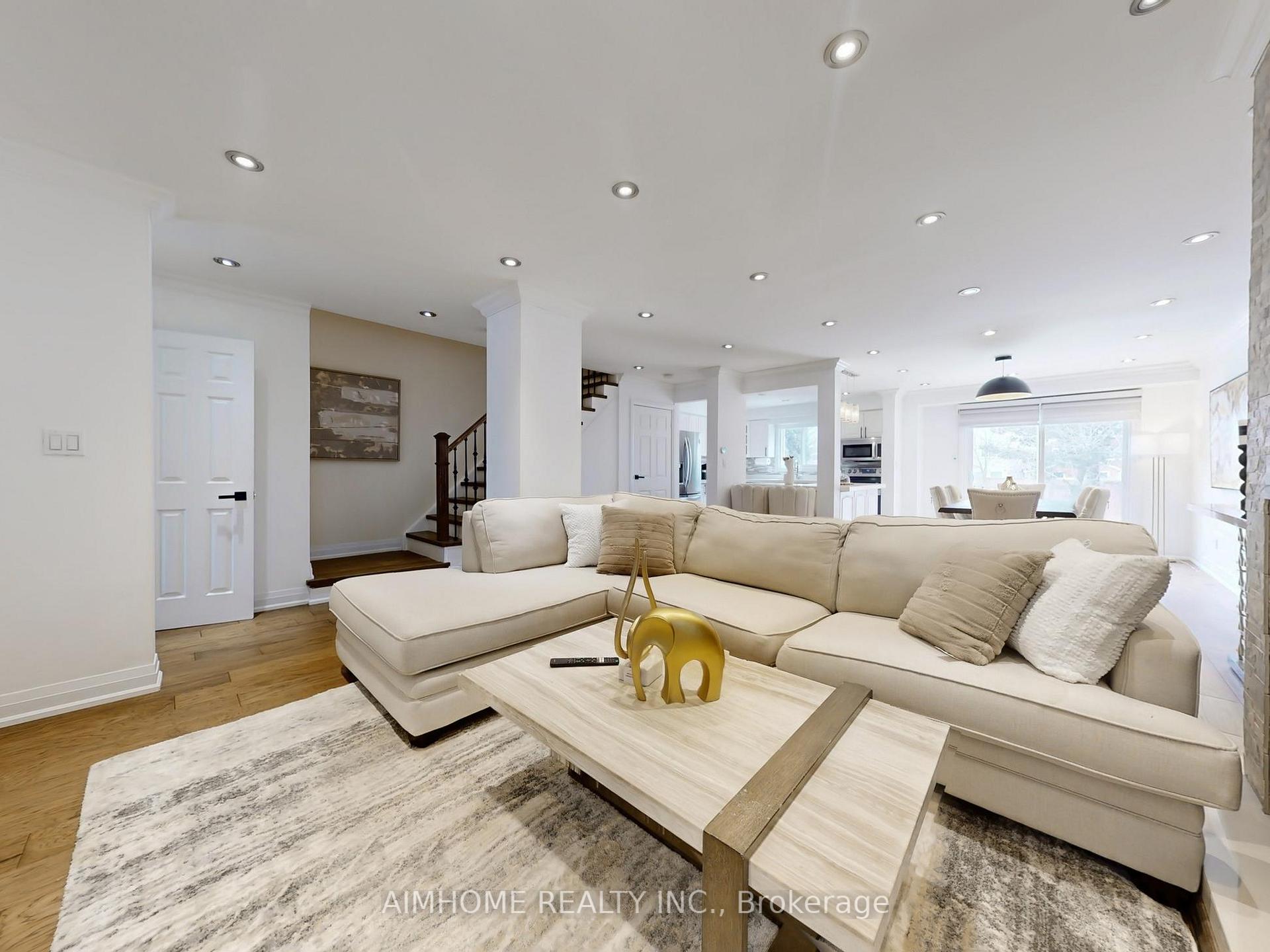 Photo 3 of 65 Westhampton Drive, Vaughan, Brownridge — HOMEH