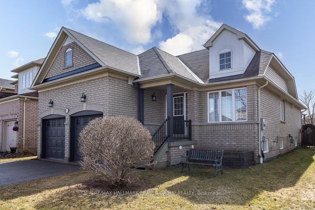 Photo 2 of 17 Harkness Drive, Whitby, Rolling Acres — HOMEH