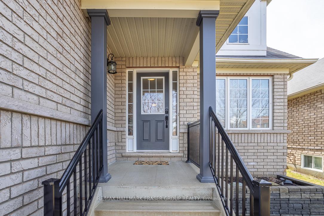 Photo 4 of 17 Harkness Drive, Whitby, Rolling Acres — HOMEH