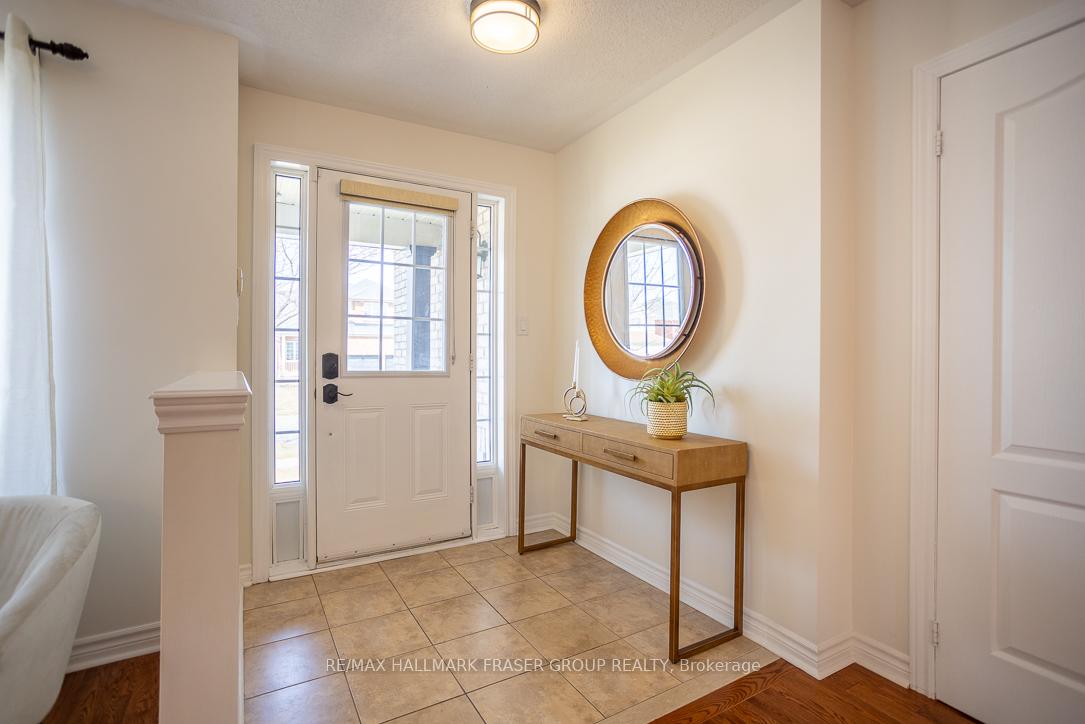 Photo 5 of 17 Harkness Drive, Whitby, Rolling Acres — HOMEH