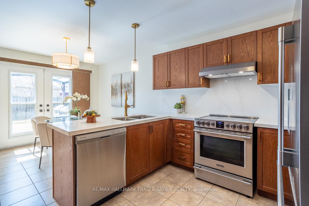 Photo 12 of 17 Harkness Drive, Whitby, Rolling Acres — HOMEH