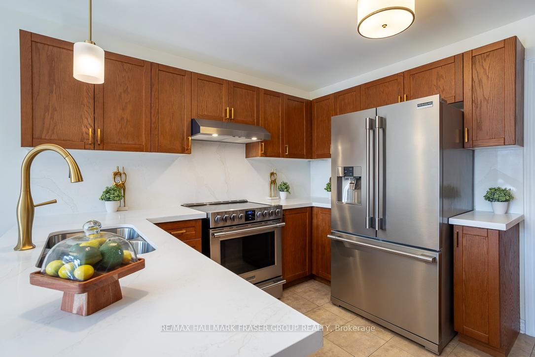Photo 13 of 17 Harkness Drive, Whitby, Rolling Acres — HOMEH