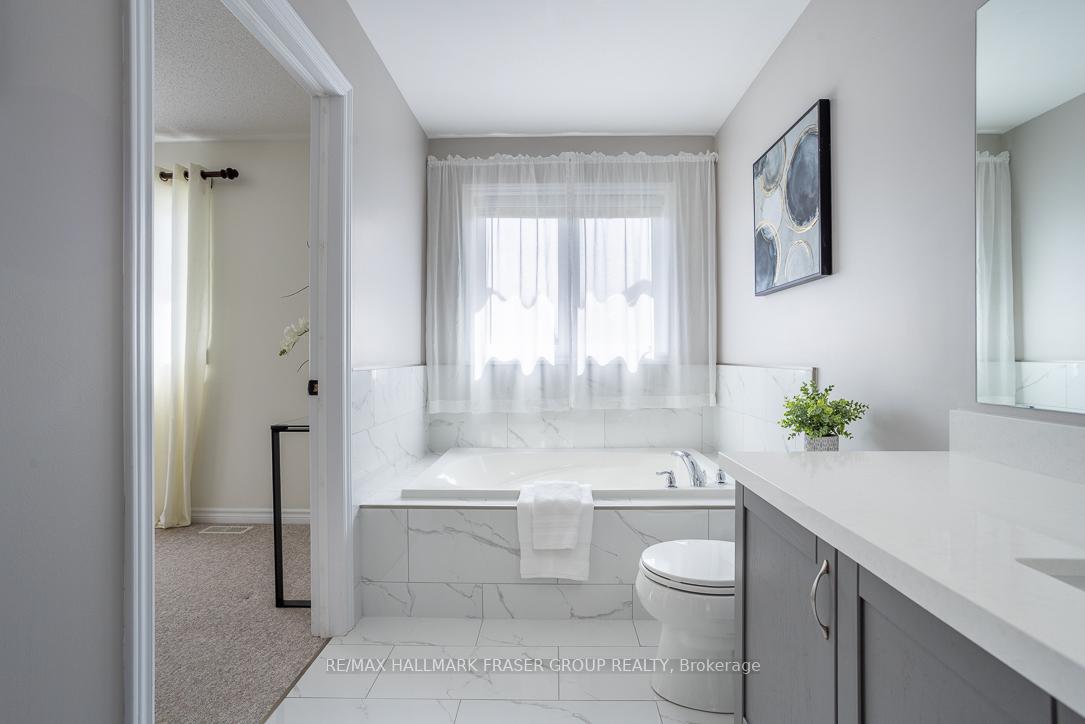 Photo 21 of 17 Harkness Drive, Whitby, Rolling Acres — HOMEH
