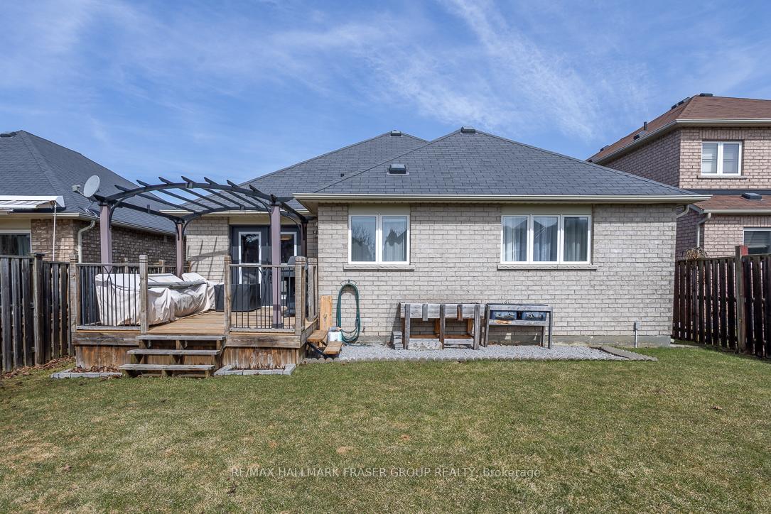 Photo 38 of 17 Harkness Drive, Whitby, Rolling Acres — HOMEH