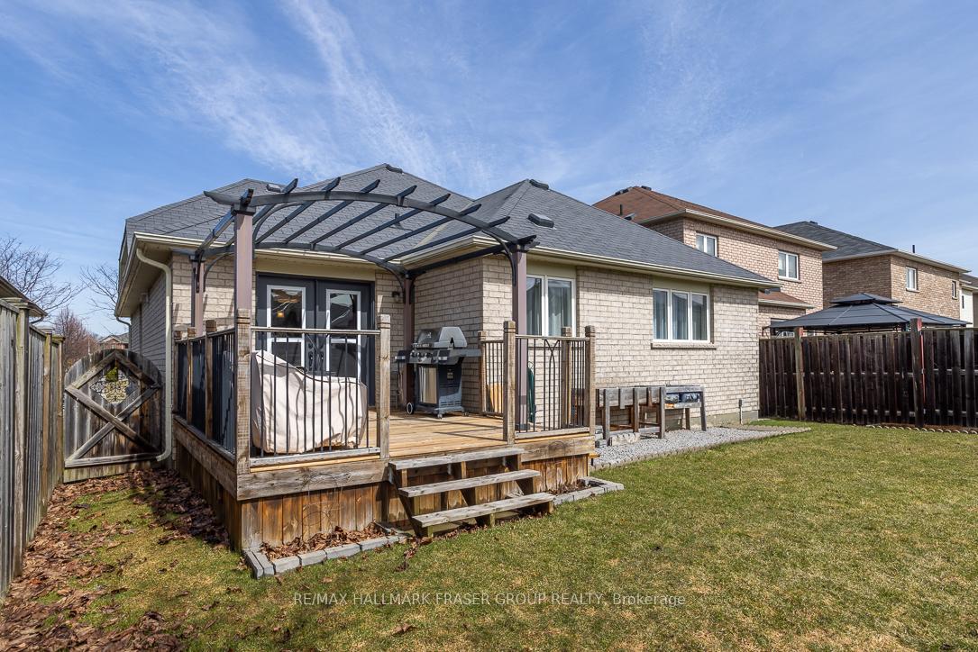 Photo 39 of 17 Harkness Drive, Whitby, Rolling Acres — HOMEH