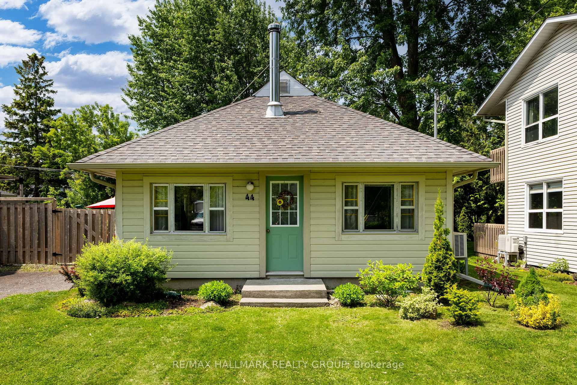 Photo 1 of 44 Kempster Avenue, Ottawa, Britannia — HOMEH
