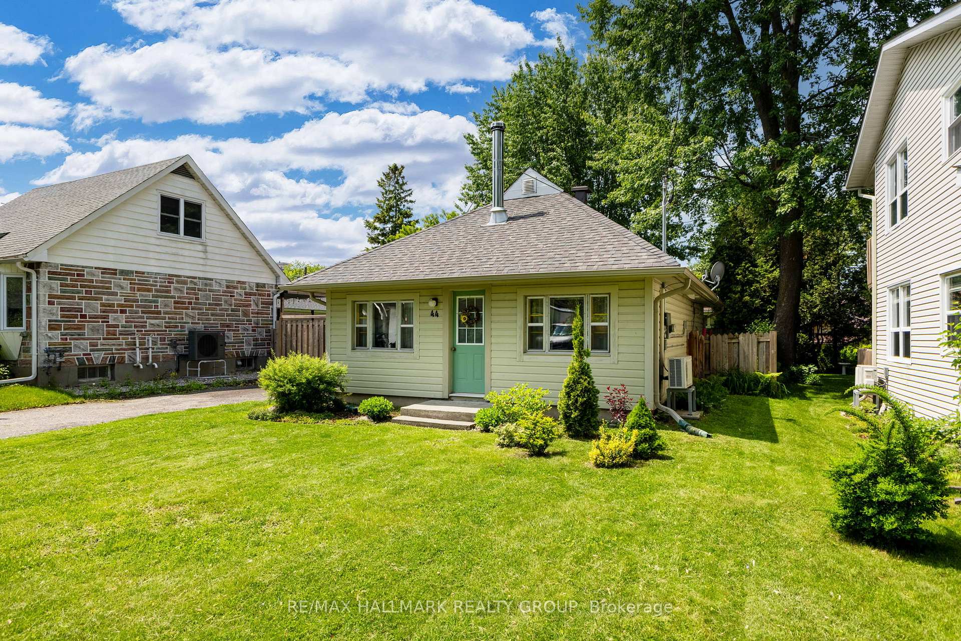 Photo 2 of 44 Kempster Avenue, Ottawa, Britannia — HOMEH