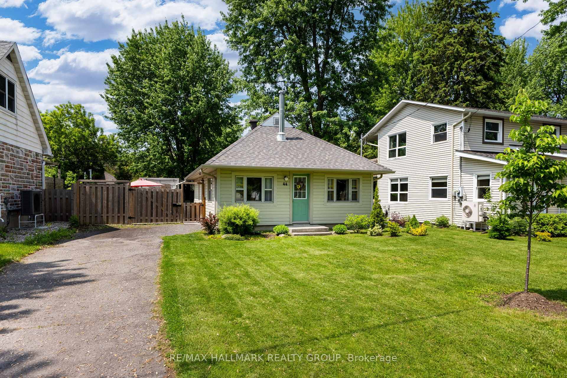 Photo 3 of 44 Kempster Avenue, Ottawa, Britannia — HOMEH