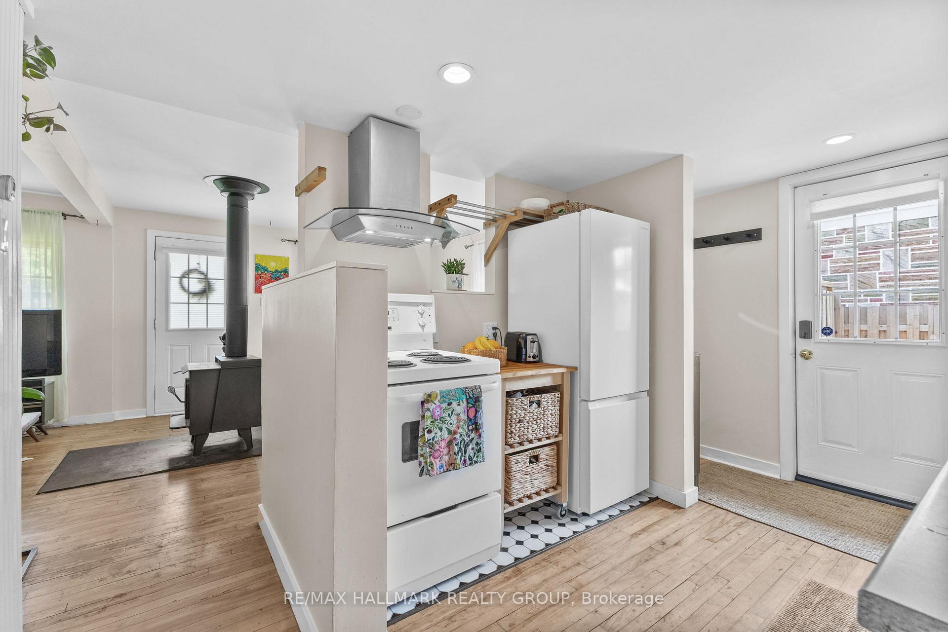 Photo 7 of 44 Kempster Avenue, Ottawa, Britannia — HOMEH