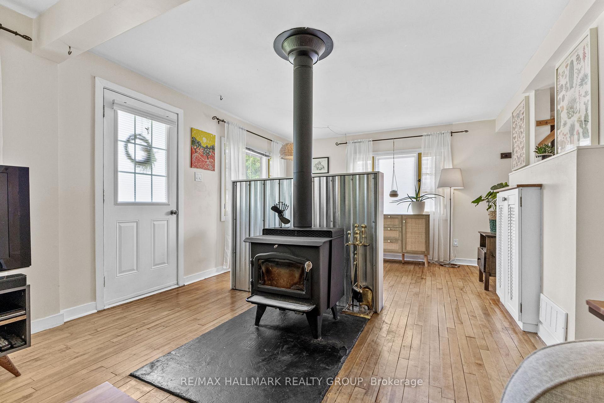 Photo 9 of 44 Kempster Avenue, Ottawa, Britannia — HOMEH