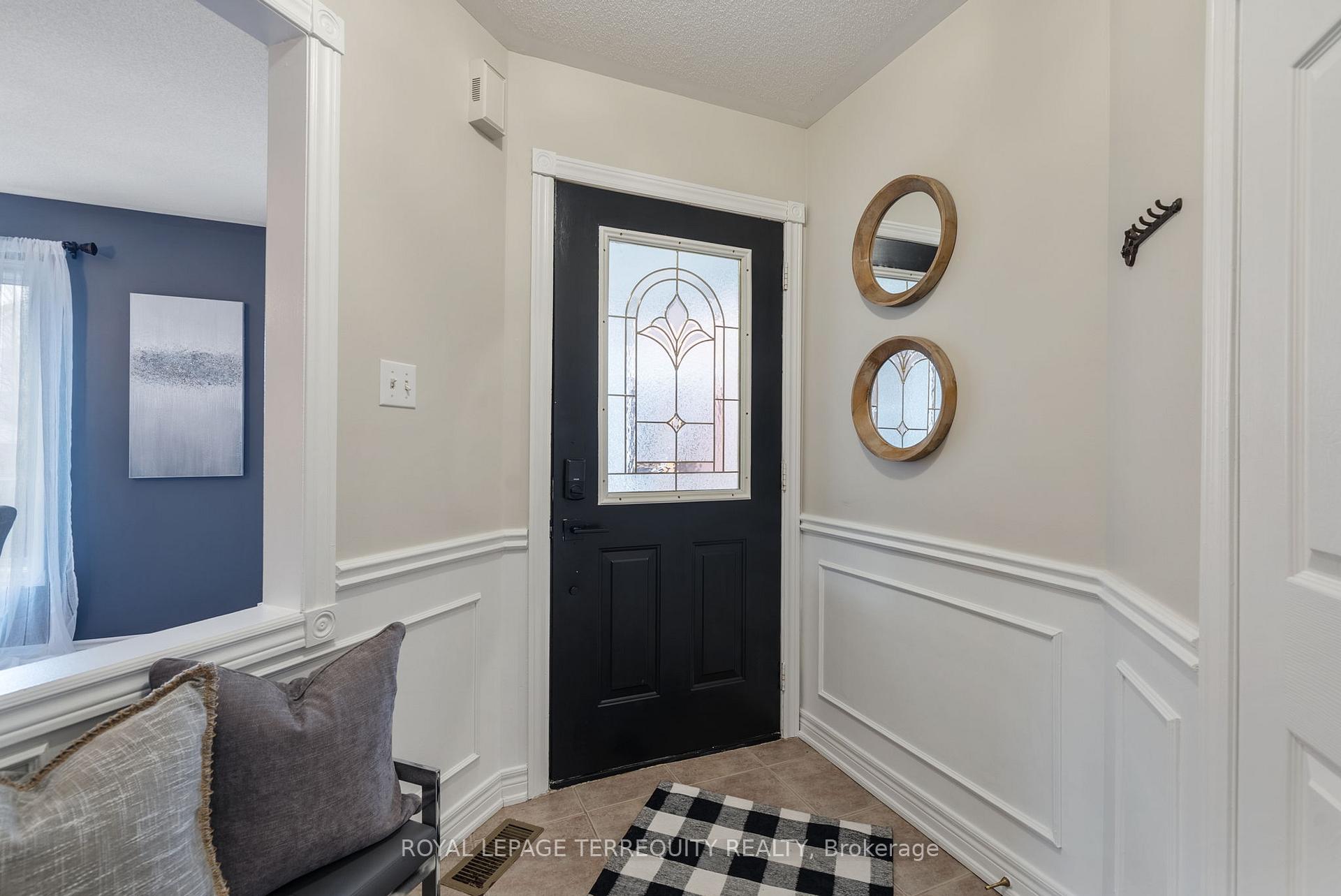 Photo 4 of 45 Aster Crescent, Whitby, Brooklin — HOMEH