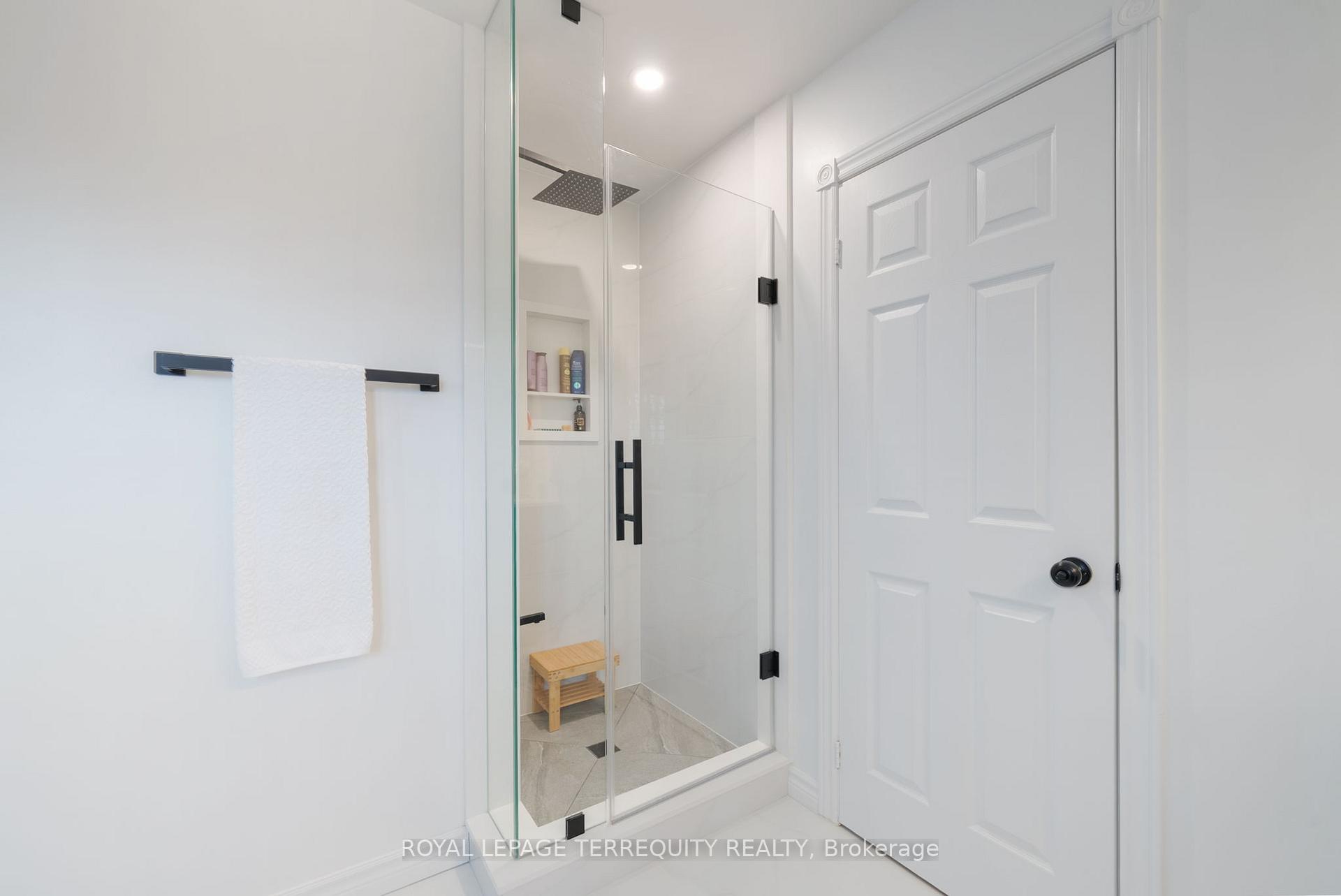 Photo 16 of 45 Aster Crescent, Whitby, Brooklin — HOMEH