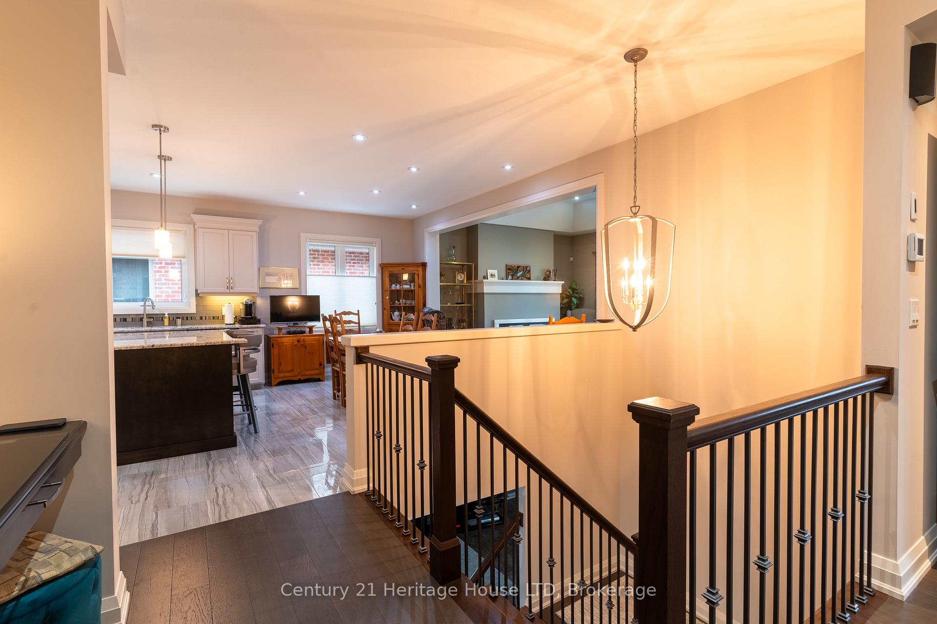 Photo 32 of 69 Turnberry Trail, Welland, Hwy 406/Welland — HOMEH