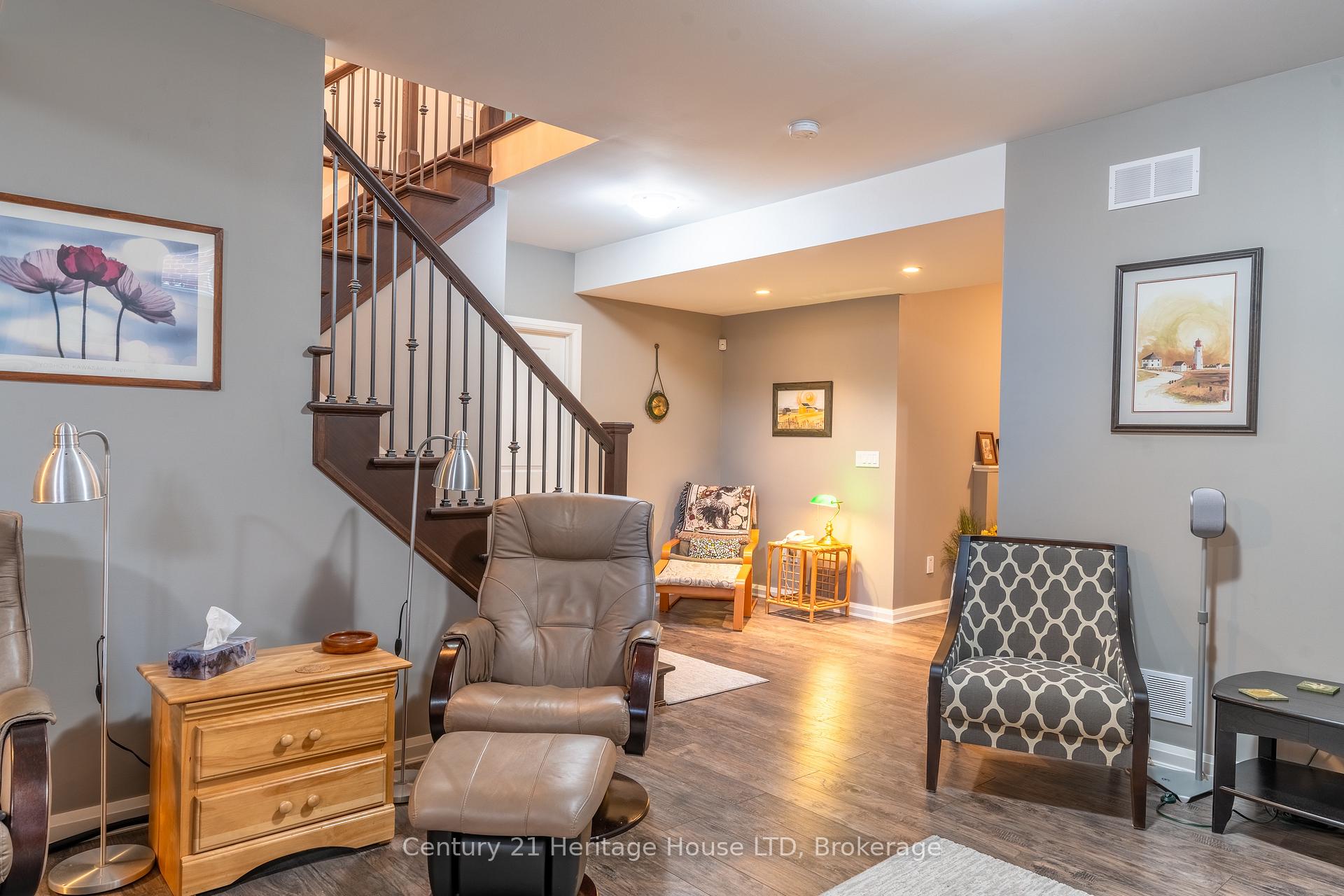 Photo 35 of 69 Turnberry Trail, Welland, Hwy 406/Welland — HOMEH