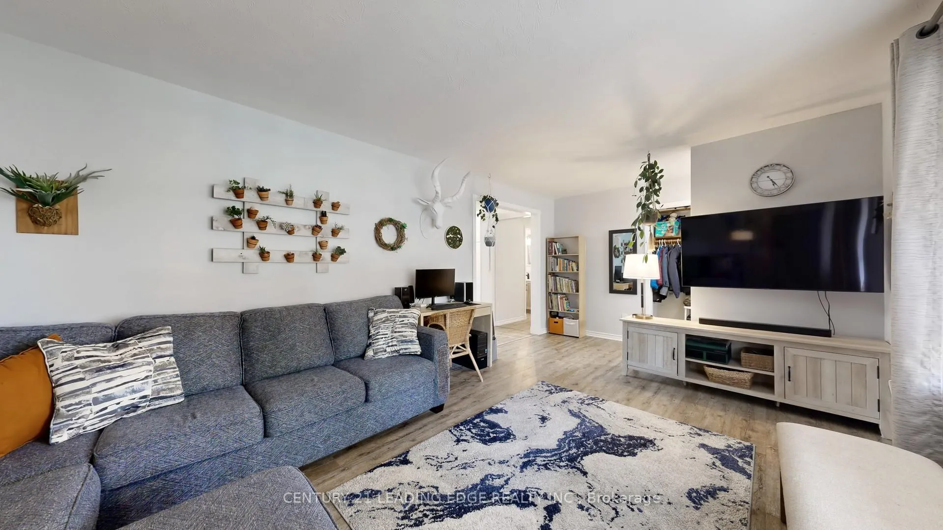 Photo 4 of 1311 Cartier Boulevard, Peterborough, Northcrest Ward 5 — HOMEH
