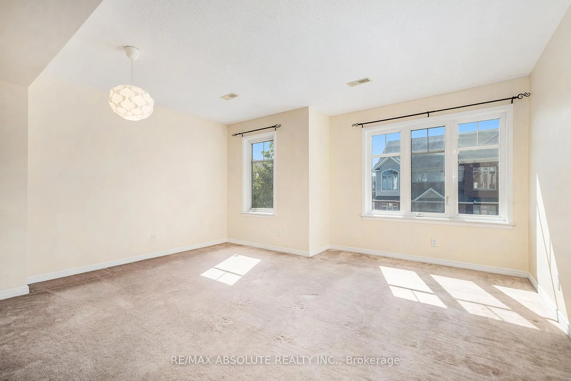 Photo 4 of 113 Keltie Private, Ottawa, Barrhaven - Longfields — HOMEH