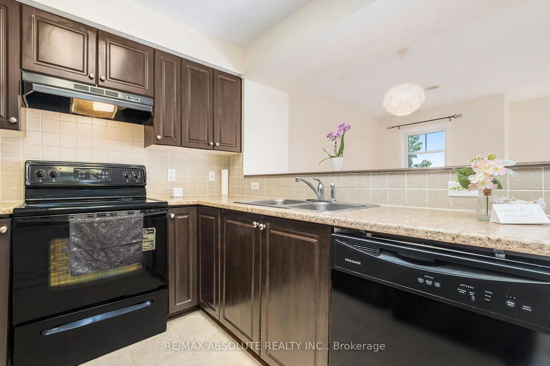 Photo 6 of 113 Keltie Private, Ottawa, Barrhaven - Longfields — HOMEH