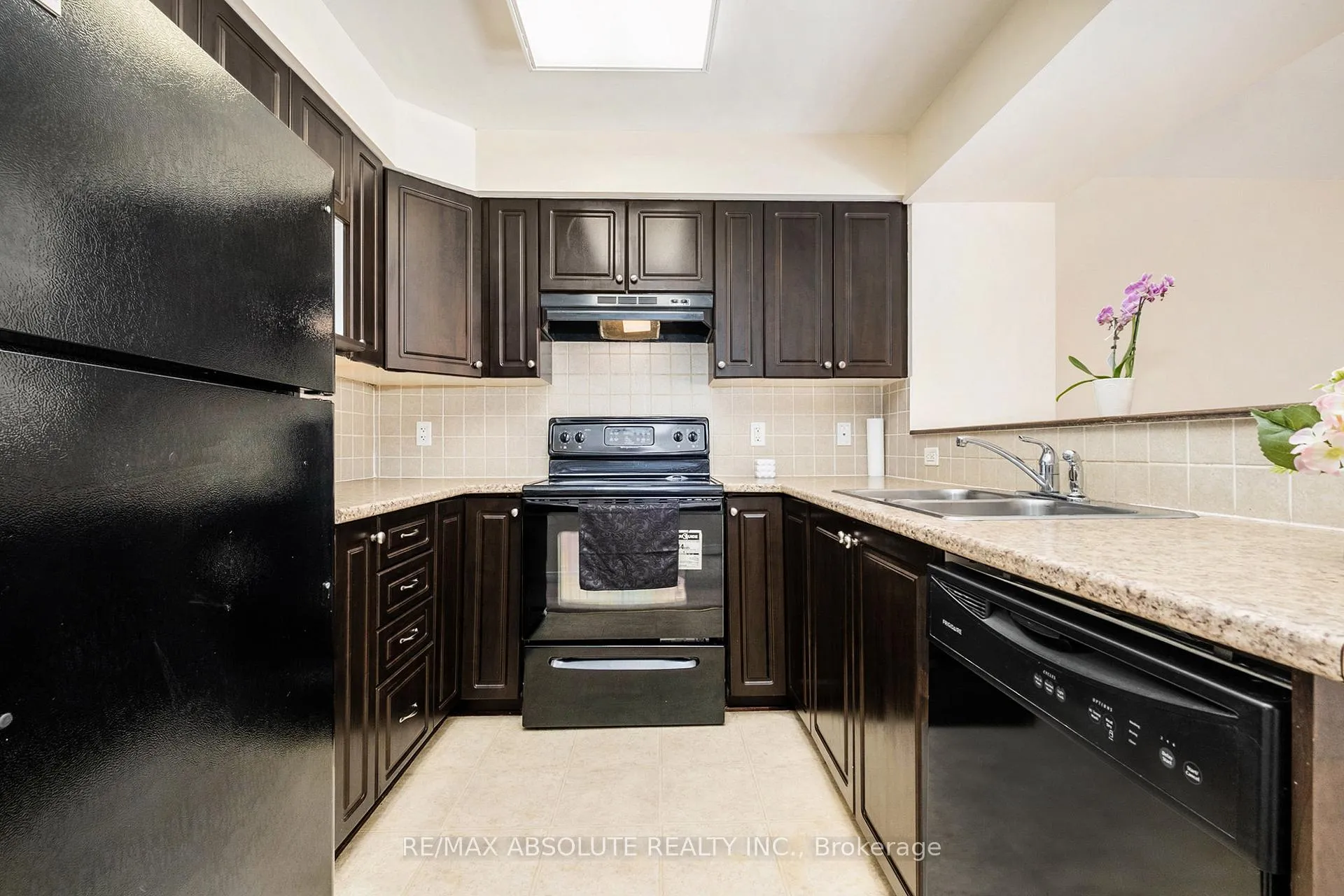 Photo 7 of 113 Keltie Private, Ottawa, Barrhaven - Longfields — HOMEH