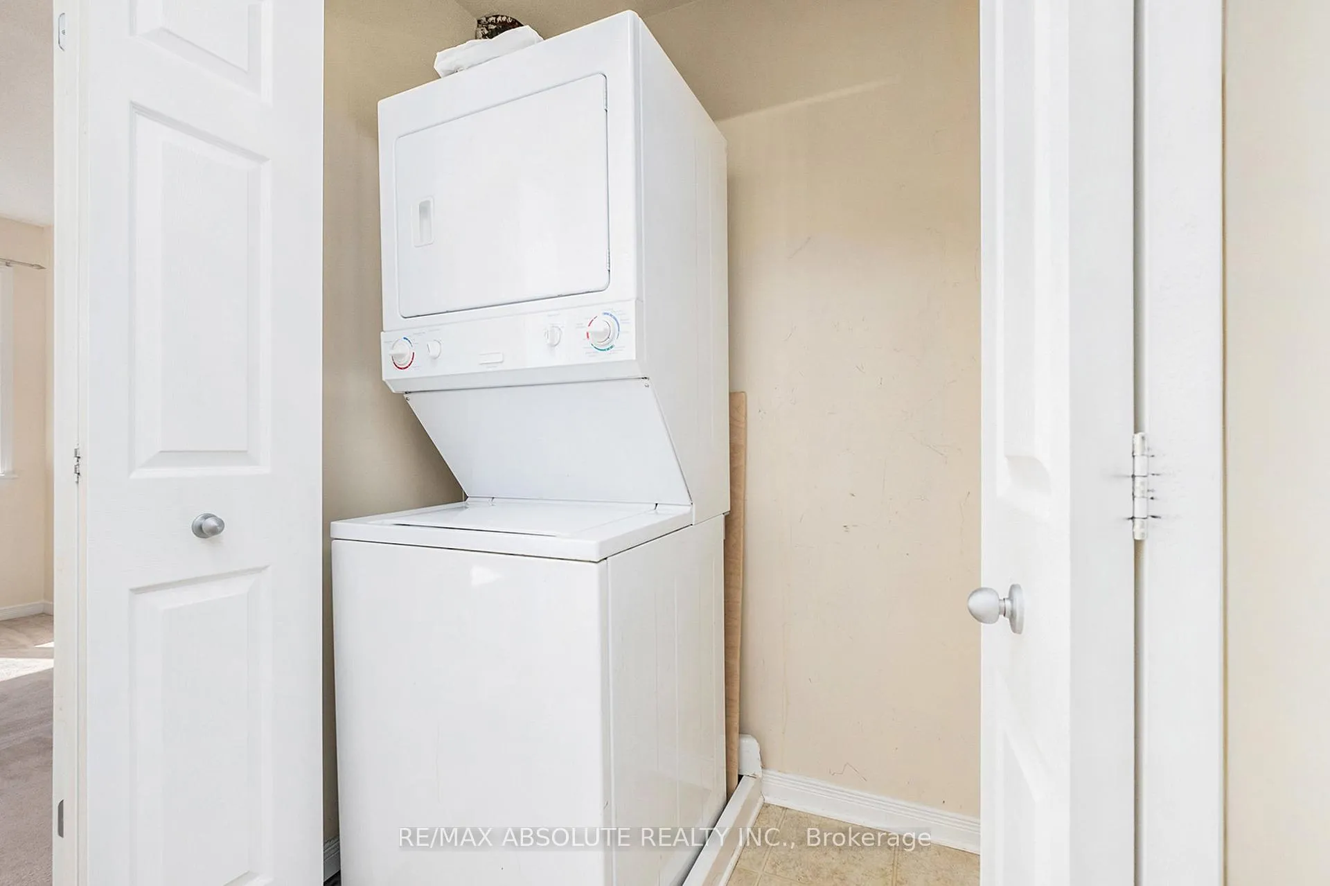 Photo 8 of 113 Keltie Private, Ottawa, Barrhaven - Longfields — HOMEH