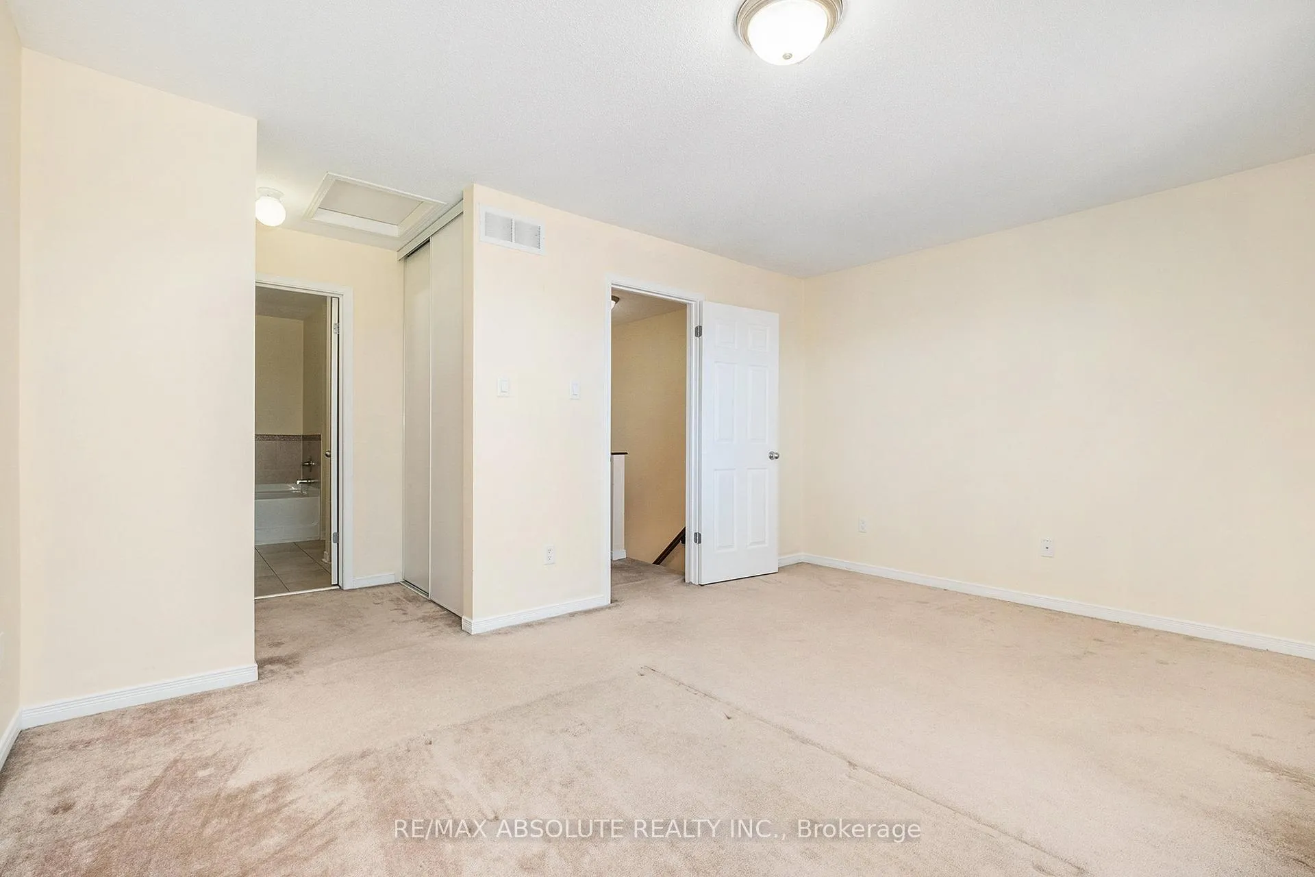 Photo 10 of 113 Keltie Private, Ottawa, Barrhaven - Longfields — HOMEH