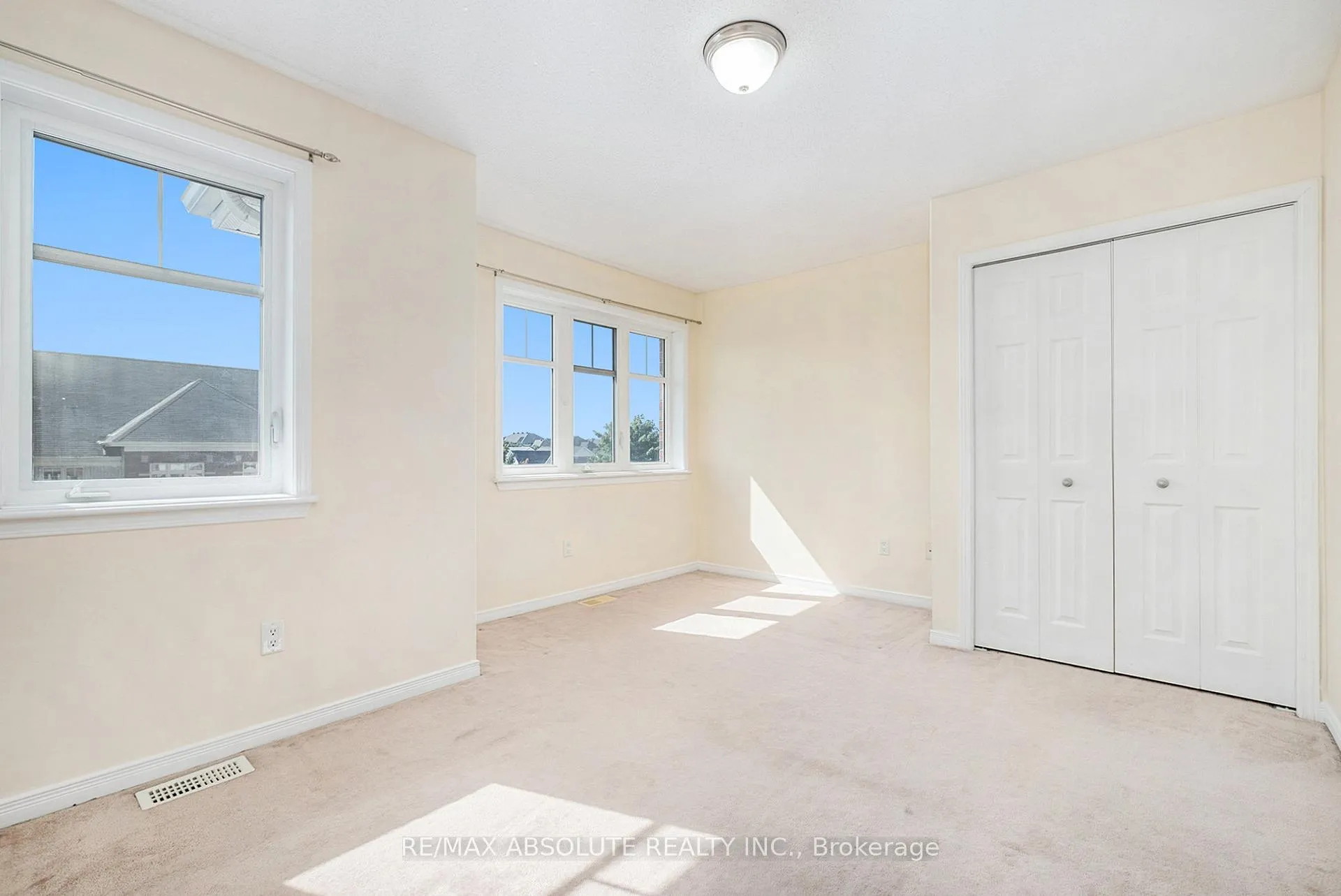 Photo 12 of 113 Keltie Private, Ottawa, Barrhaven - Longfields — HOMEH